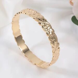 Elegant Hawn Heirloom Inspired Cutout Bangle